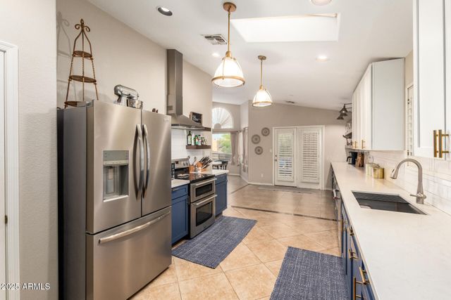 1706 E WALTANN Lane, Phoenix, AZ 85022