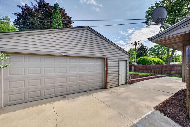 10529 W Caldwell AVENUE, Milwaukee, WI 53225