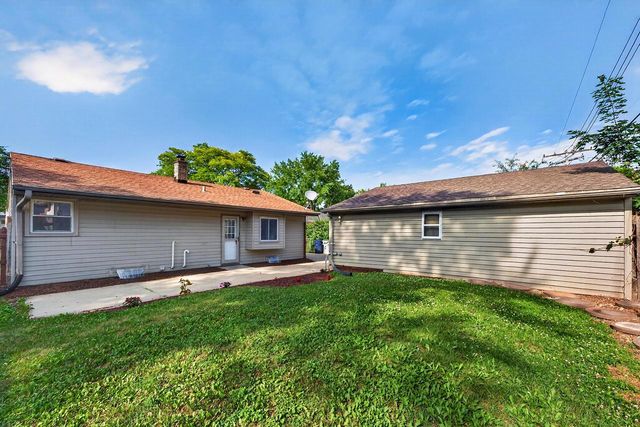10529 W Caldwell AVENUE, Milwaukee, WI 53225
