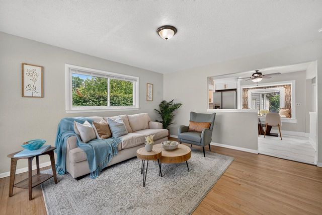 10529 W Caldwell AVENUE, Milwaukee, WI 53225