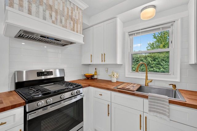 10529 W Caldwell AVENUE, Milwaukee, WI 53225