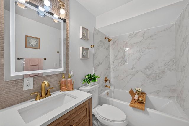 10529 W Caldwell AVENUE, Milwaukee, WI 53225