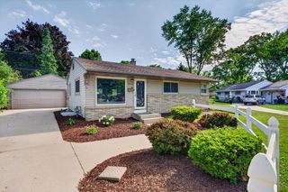 10529 W Caldwell AVENUE, Milwaukee, WI 53225