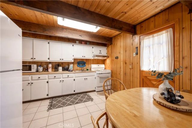 2076 8th Lane, Big Bear City, CA 92314