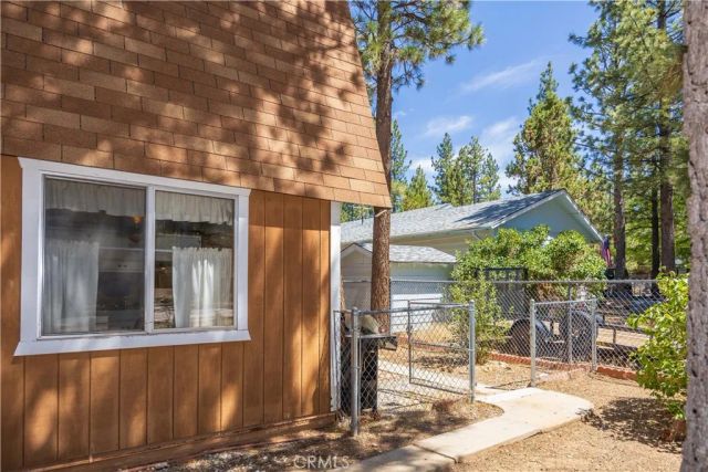 2076 8th Lane, Big Bear City, CA 92314