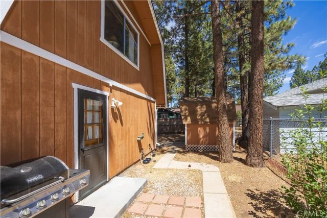 2076 8th Lane, Big Bear City, CA 92314