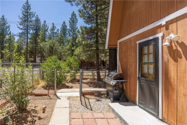 2076 8th Lane, Big Bear City, CA 92314