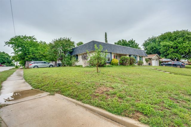 1616 Country Manor Road, Fort Worth, TX 76134