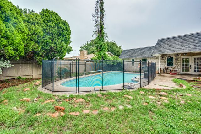 1616 Country Manor Road, Fort Worth, TX 76134