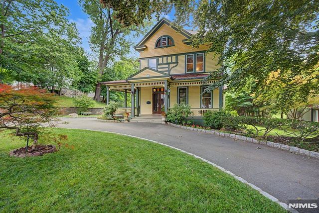 76 Hillside Avenue, Tenafly, NJ 07670