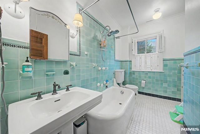 76 Hillside Avenue, Tenafly, NJ 07670