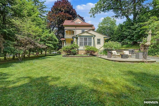 76 Hillside Avenue, Tenafly, NJ 07670