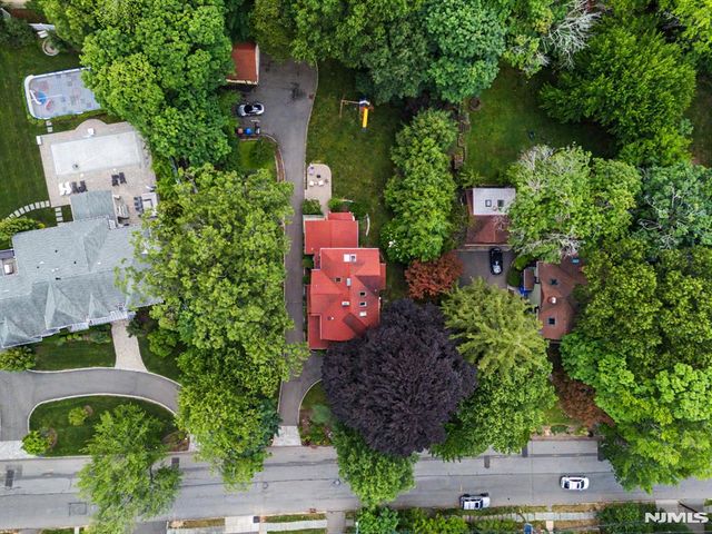 76 Hillside Avenue, Tenafly, NJ 07670
