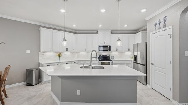 2070 Shire Meadows, New Braunfels, TX 78130