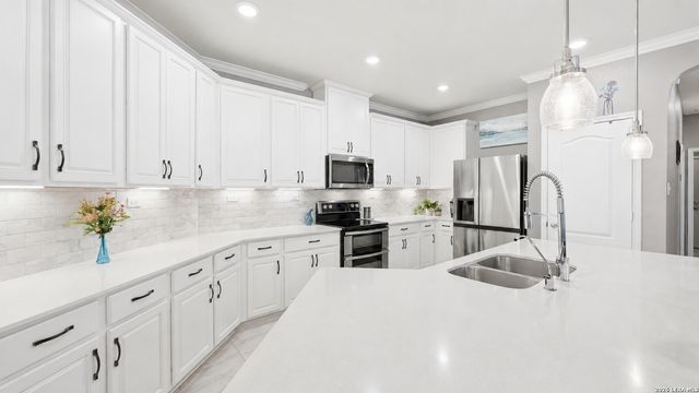 2070 Shire Meadows, New Braunfels, TX 78130