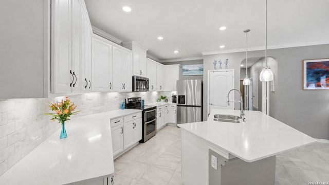 2070 Shire Meadows, New Braunfels, TX 78130
