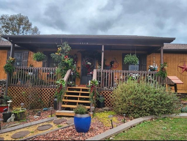 2318 Huckaby Rd, Columbia, TN 38401