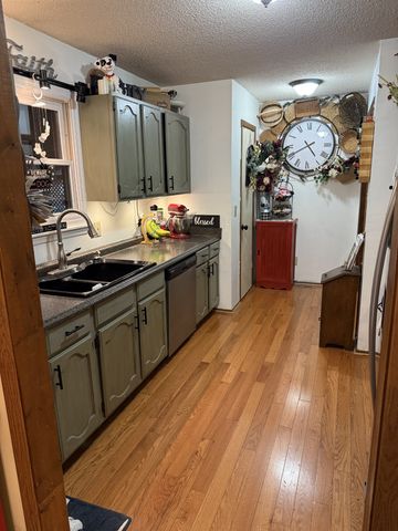 2318 Huckaby Rd, Columbia, TN 38401