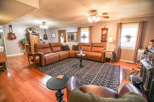 2318 Huckaby Rd, Columbia, TN 38401