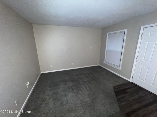 4220 Flintlock Dr 10, Louisville, KY 40216