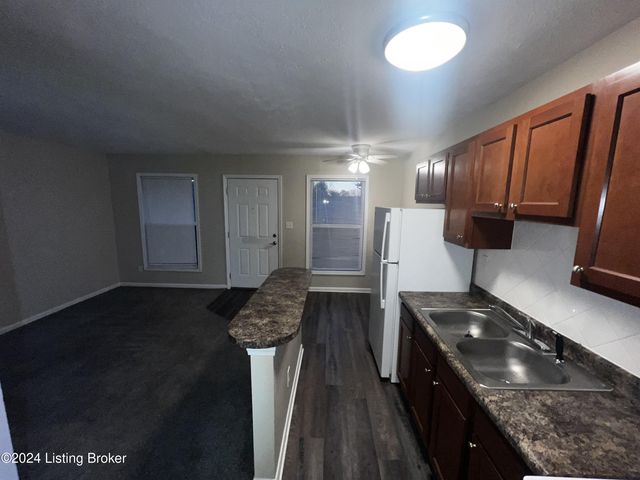 4220 Flintlock Dr 10, Louisville, KY 40216