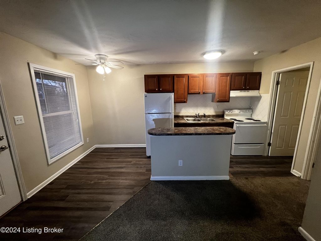 4220 Flintlock Dr 10, Louisville, KY 40216