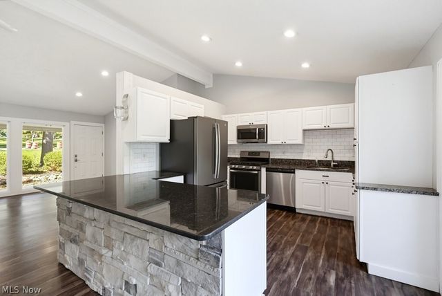 7817 Cambridge Drive, Brecksville, OH 44141