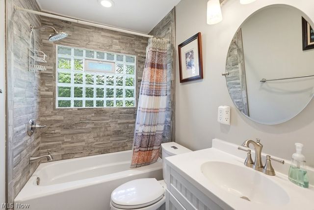 7817 Cambridge Drive, Brecksville, OH 44141