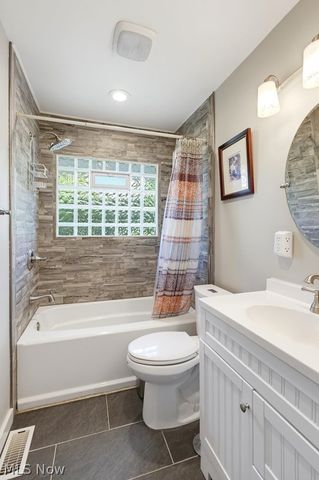7817 Cambridge Drive, Brecksville, OH 44141