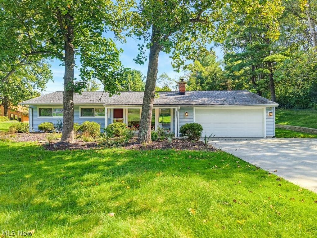 7817 Cambridge Drive, Brecksville, OH 44141