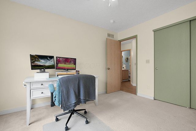 27 Barrhill Drive, Delaware, OH 43015