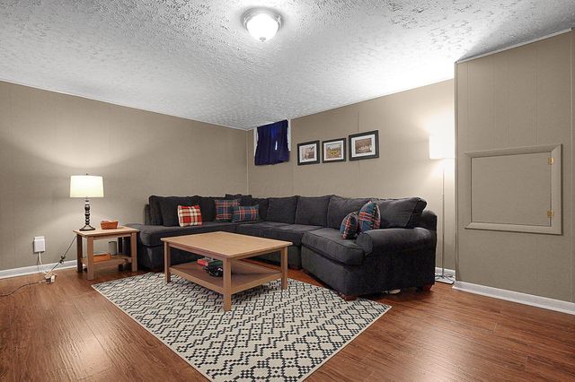 27 Barrhill Drive, Delaware, OH 43015