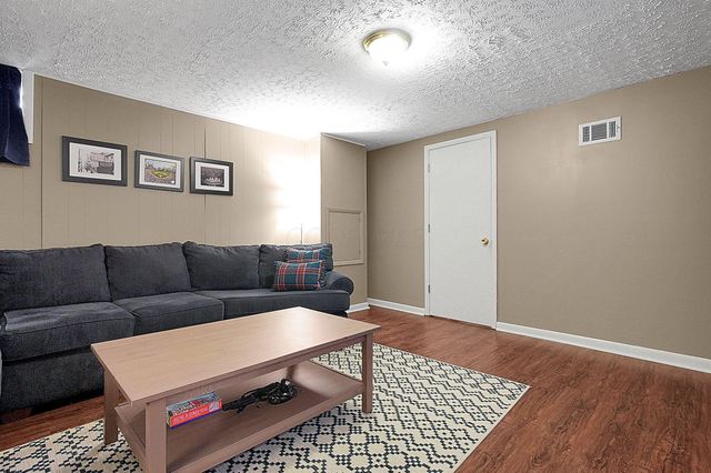 27 Barrhill Drive, Delaware, OH 43015