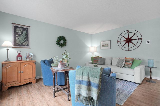 27 Barrhill Drive, Delaware, OH 43015