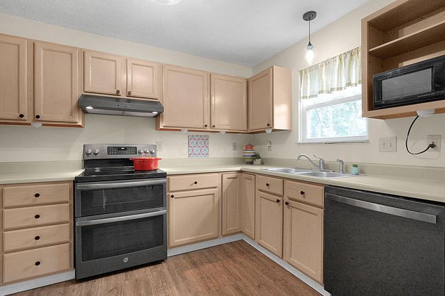 27 Barrhill Drive, Delaware, OH 43015