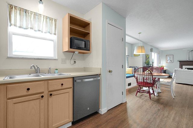 27 Barrhill Drive, Delaware, OH 43015