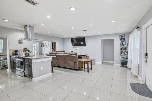 7451 NW 21st Street, Sunrise, FL 33313