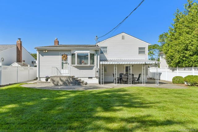 3994 Daleview Avenue, Seaford, NY 11783