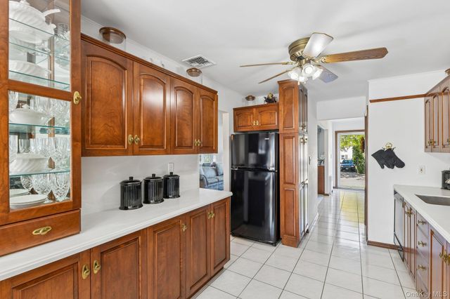 3994 Daleview Avenue, Seaford, NY 11783