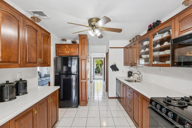 3994 Daleview Avenue, Seaford, NY 11783