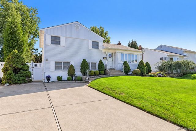 3994 Daleview Avenue, Seaford, NY 11783