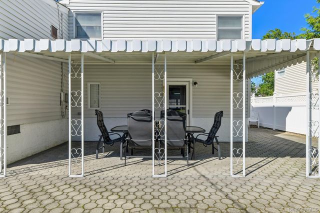 3994 Daleview Avenue, Seaford, NY 11783
