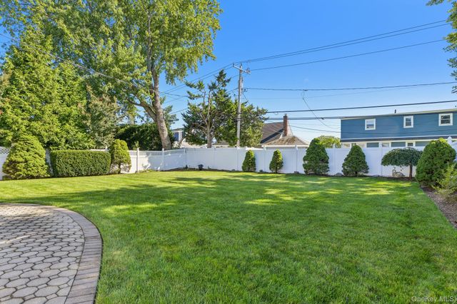 3994 Daleview Avenue, Seaford, NY 11783