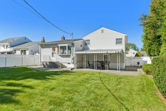 3994 Daleview Avenue, Seaford, NY 11783