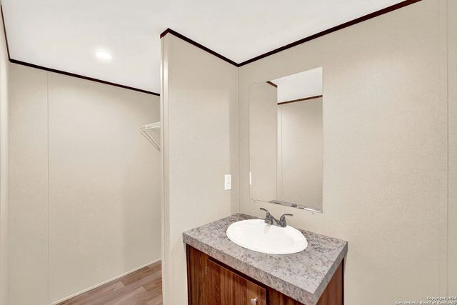 315 HICKORY HILL, La Vernia, TX 78121