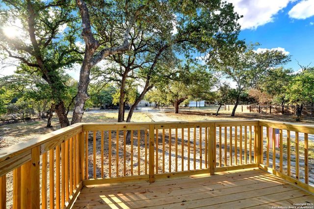 315 HICKORY HILL, La Vernia, TX 78121