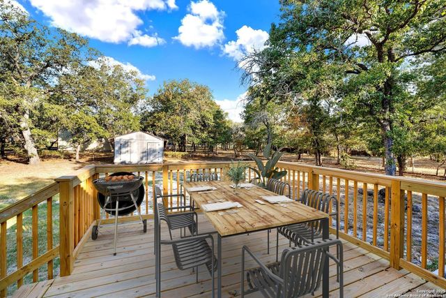 315 HICKORY HILL, La Vernia, TX 78121