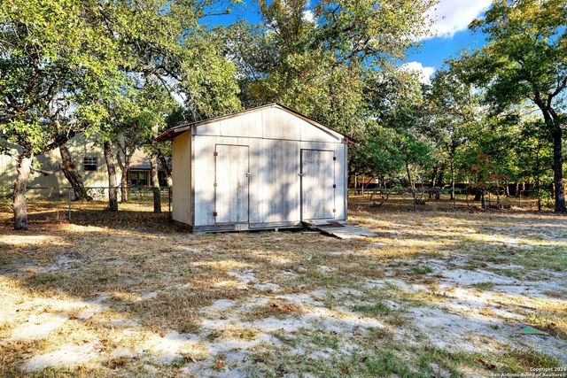 315 HICKORY HILL, La Vernia, TX 78121