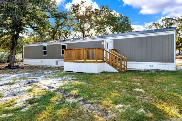 315 HICKORY HILL, La Vernia, TX 78121