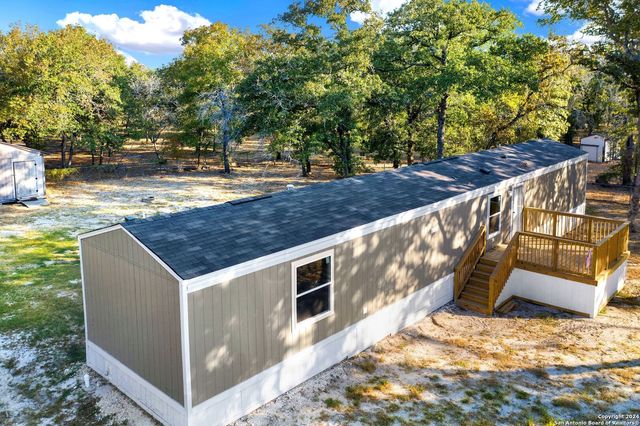 315 HICKORY HILL, La Vernia, TX 78121